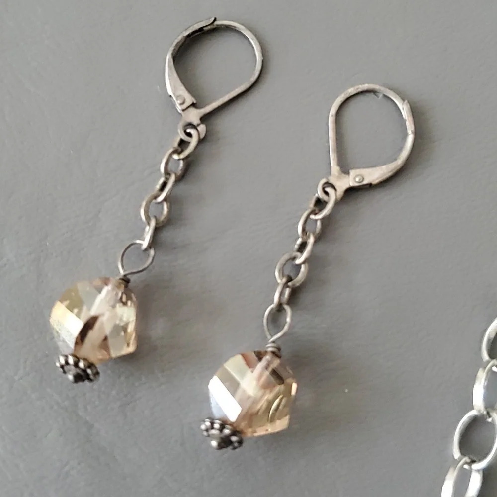 Jewelry Neckace and Earrings 2 pairs - Picture 2 of 7